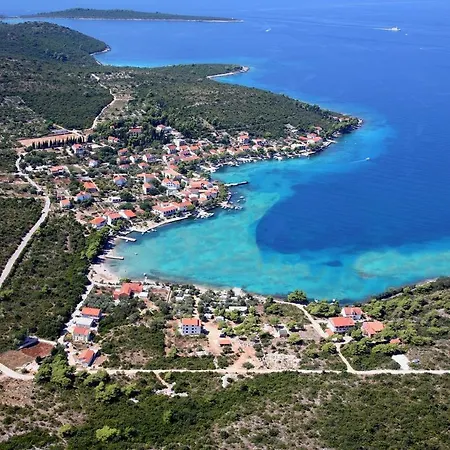 Studio 10181a * Lovište