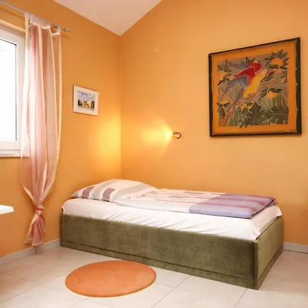 Studio 10181a Loviste